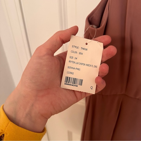 DESSY BRIDESMAID DRESS - SLEEVELESS V-BACK  - LUX CHIFFON - COLOR SIENNA - Picture 4 of 9